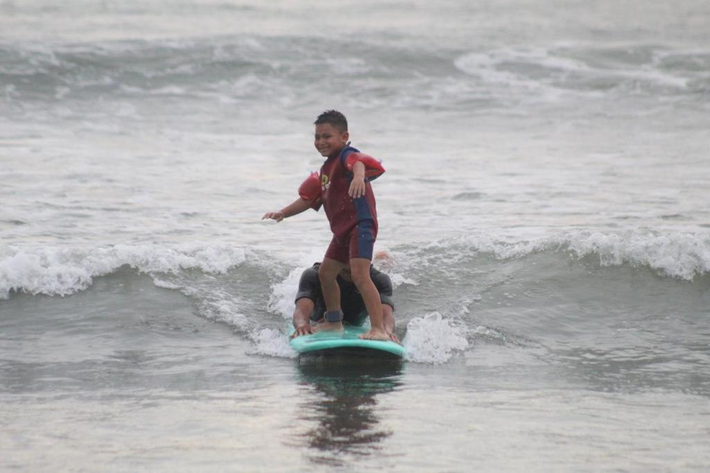 Hotel Totora Surf School Huanchaco Exterior foto